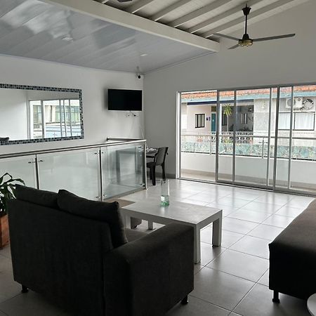 Hotel Puerto Azul Puerto Berrio エクステリア 写真
