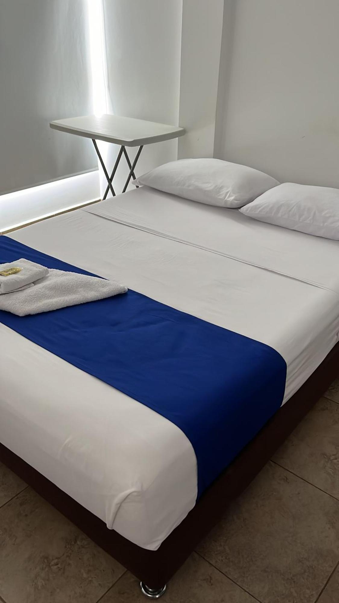 Hotel Puerto Azul Puerto Berrio エクステリア 写真