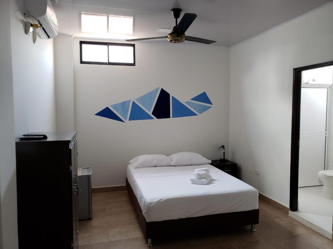 Hotel Puerto Azul Puerto Berrio エクステリア 写真